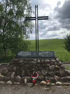 Металлический крест до сноса