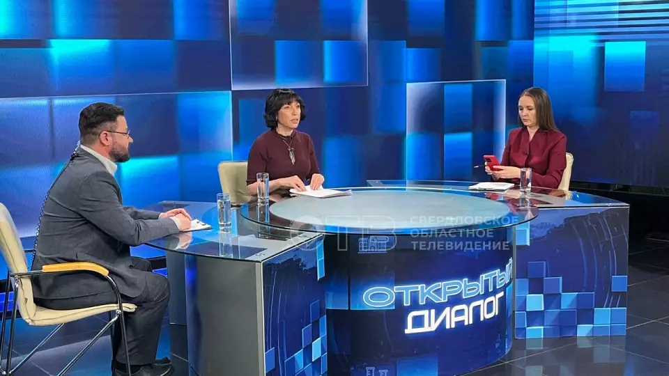 Замгубернатора Свердловской области Татьяна Савинова (в центре). Фото: Областное телевидение