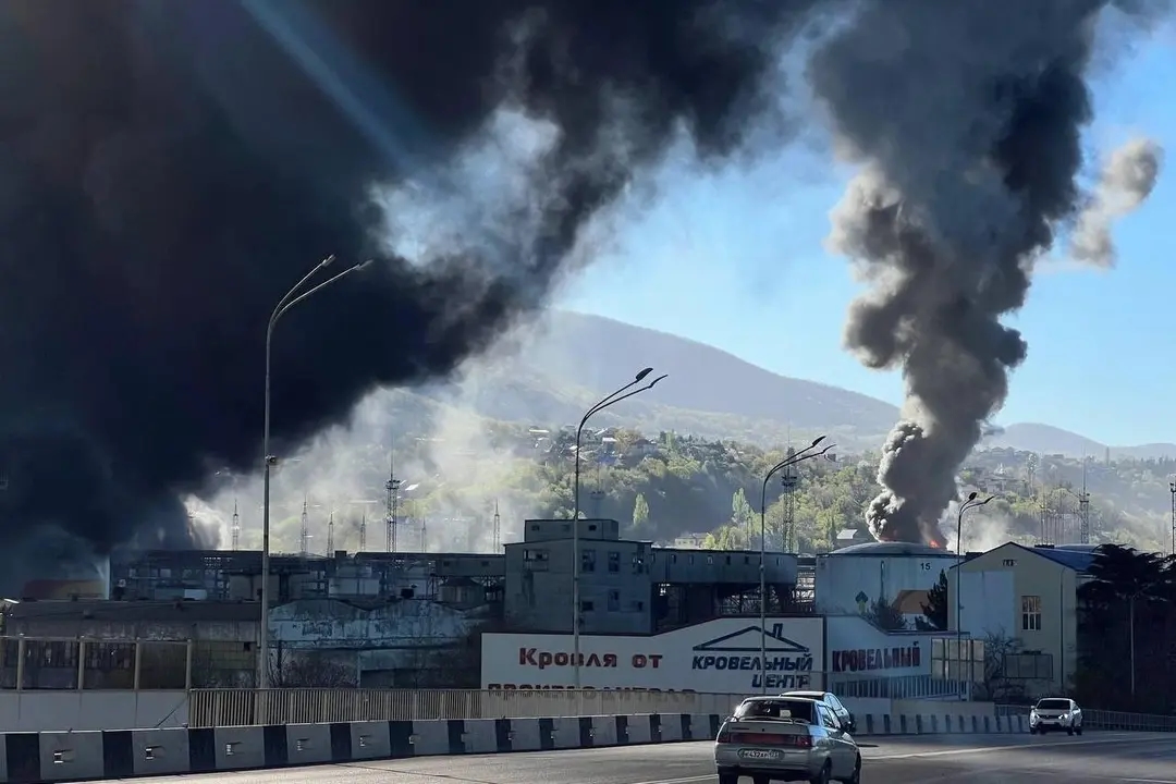 Smoke plumes rise from the oil refinery in Tuapse on Russia's Black Sea coast after the latest Ukrainian drone strike. Photo: Kedr
