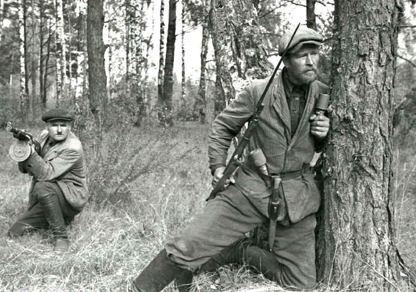 «Обещали оружие, но сбросили негодные автоматы». Неизвестные реалии советской партизанской разведки