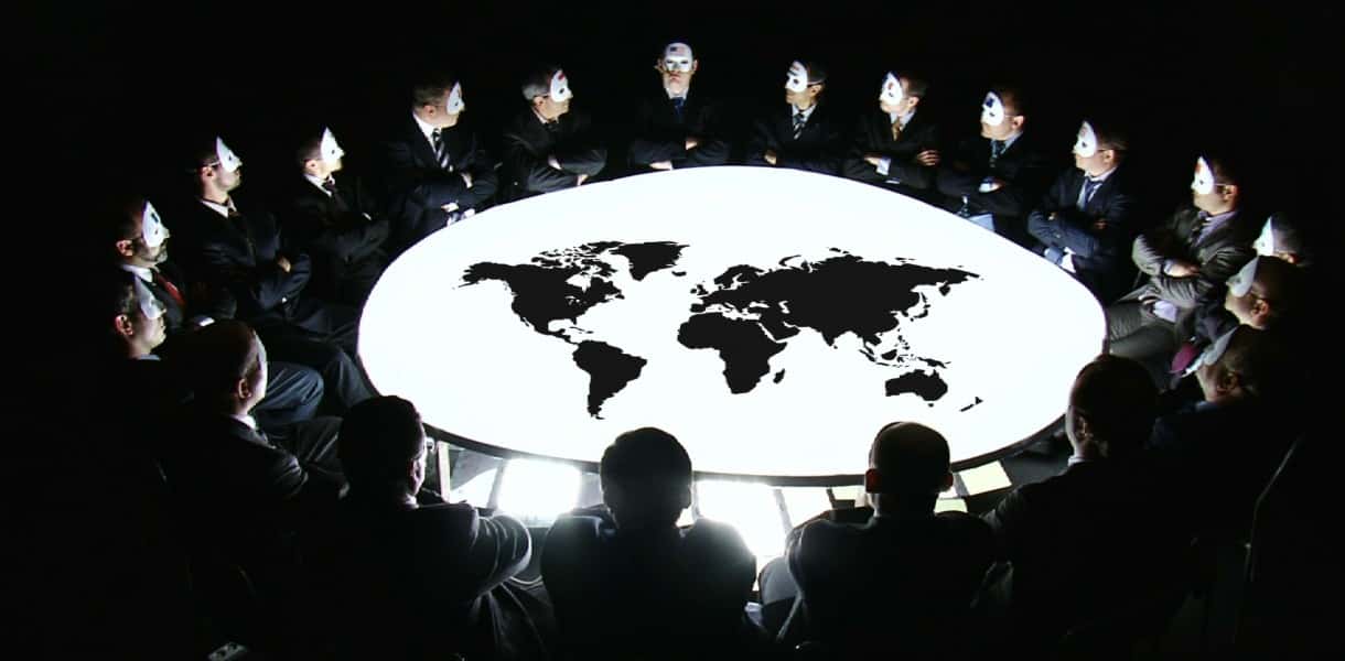 "Акция по дискредитации". Как власти используют конспирологию, чтобы избежать изменений