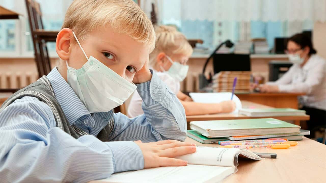 Вирус на вырост. Насколько часто дети заражаются COVID и оправданно ли закрытие школ
