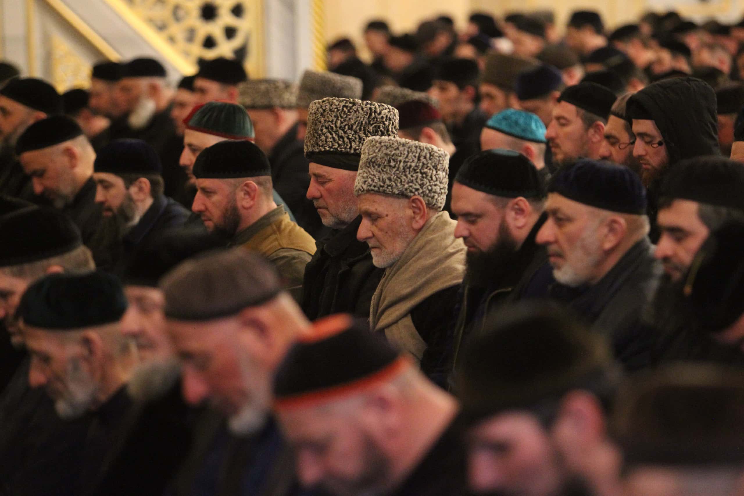 В Чечне имамы во время проповеди вербуют прихожан для участия в войне с Украиной — 1ADAT