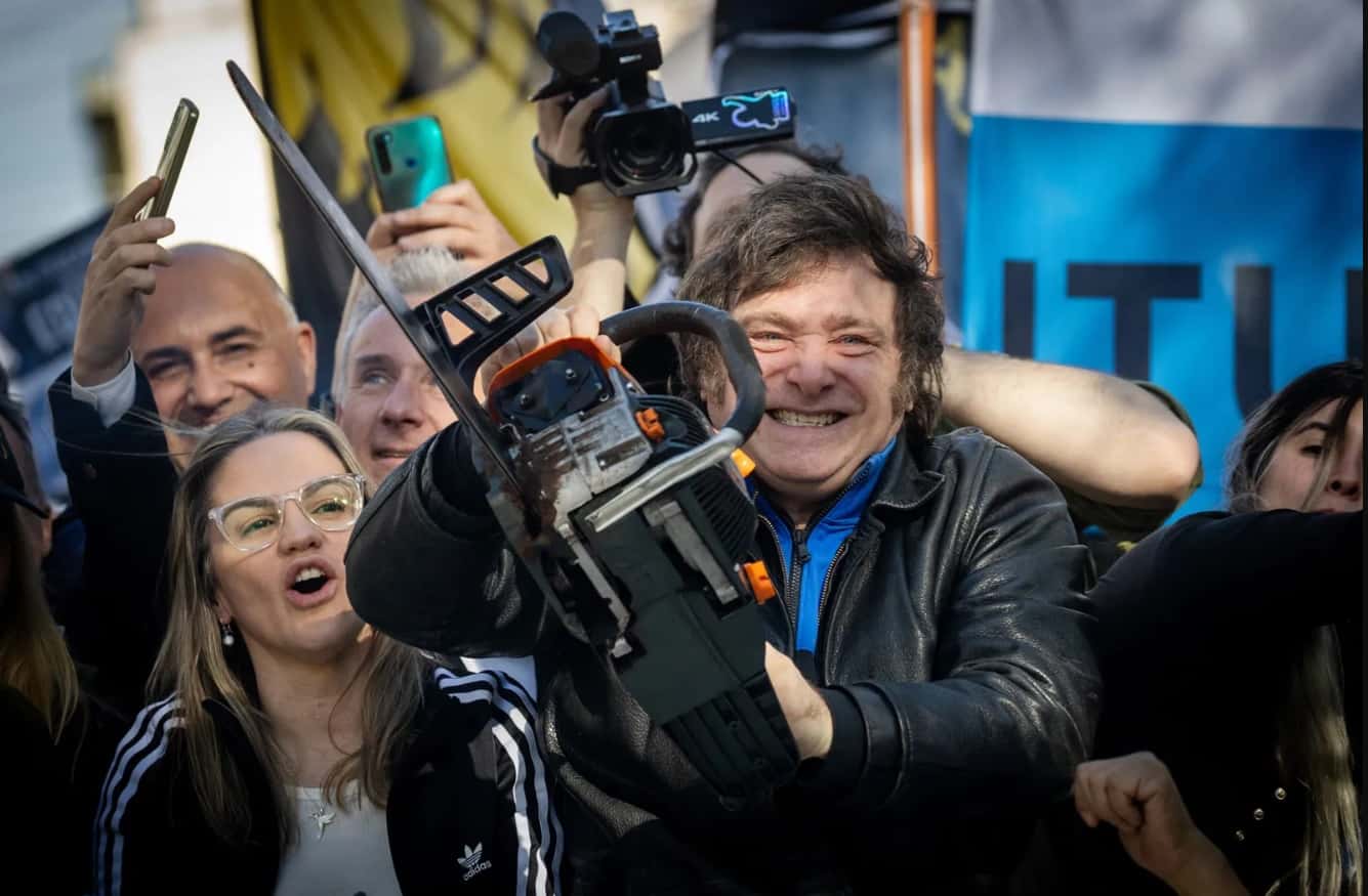 Бензопилой по экономике. Первые 100 дней правления эксцентричного президента Аргентины Хавьера Милея