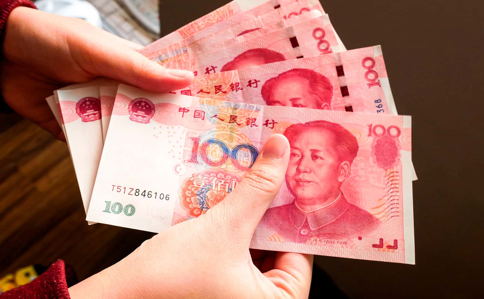 Недостаток юаней заставляет российские банки закупать их у ЦБ в ходе невыгодных сделок — Bloomberg