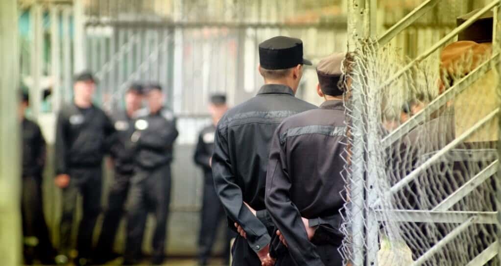 «72 дня меня били током, избивали, не давали есть и спать». Как российских зэков загоняют на «мясные штурмы»