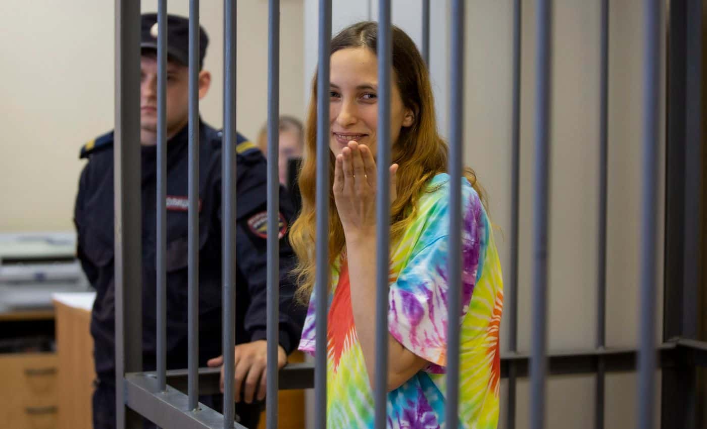 Тюремный трип Саши Скочиленко. Как получить семь лет за пять антивоенных ценников, выжить в тюрьме и вернуться