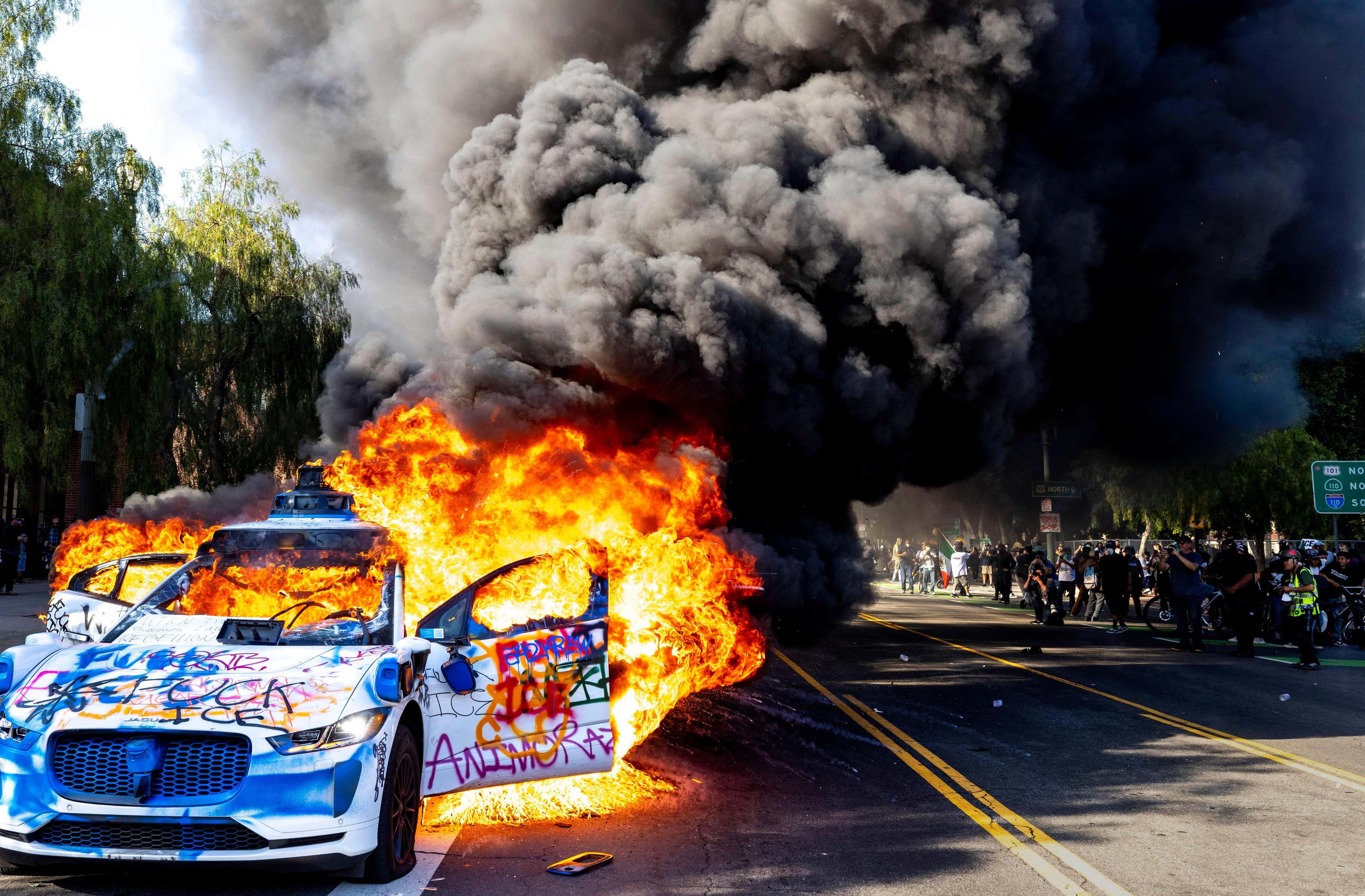 Чужие против хищника. Трамп провоцирует усиление столкновений в Лос-Анджелесе, и это ему на руку