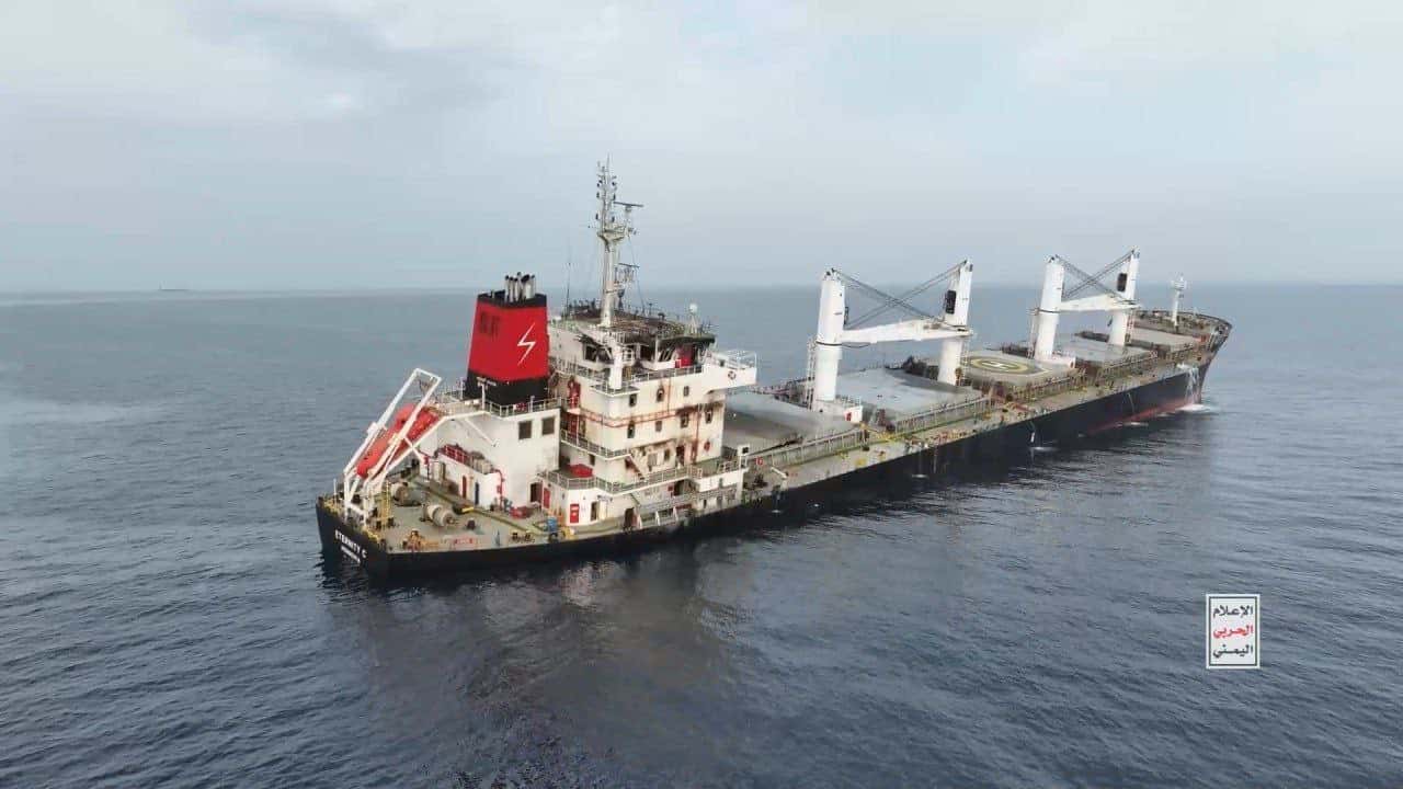 Хуситы похитили выживших членов экипажа атакованного сухогруза Eternity C — посольство США в Йемене