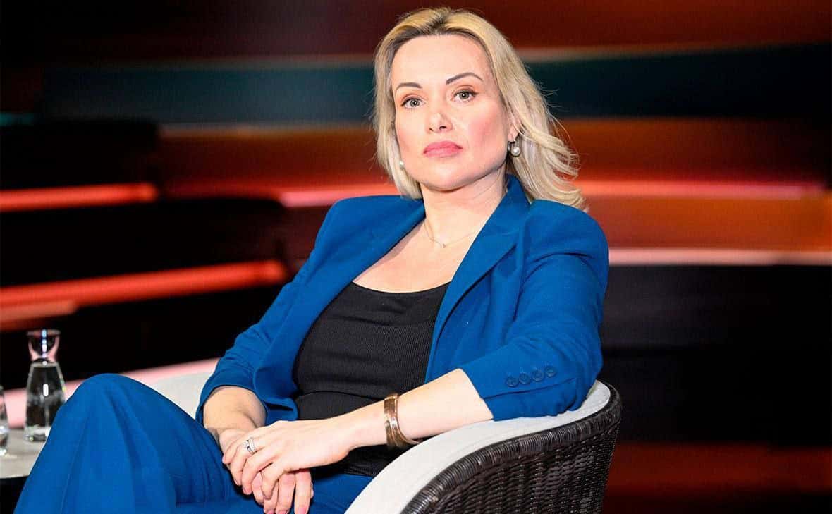 Минюст объявил «иноагентами» бывшую журналистку Первого канала Марину Овсянникову и сценариста Григория Амнуэля