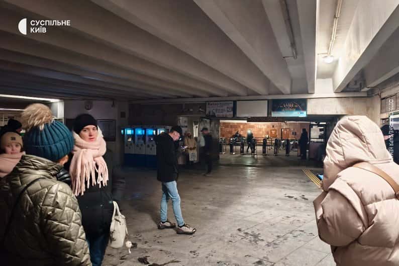 В Украине и Молдове — масштабные отключения электричества. В Киеве не работает метро, большая часть Кишинева обесточена 