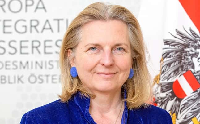 В Россию за деньгами. Танцевавшая с Путиным экс-глава МИД Австрии живет на миллионные гонорары от RT