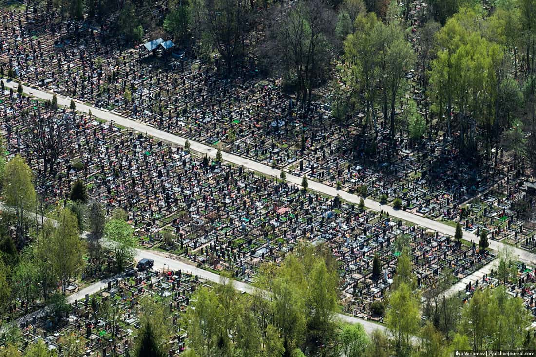 Могилы вам под окна. Хованское кладбище в центре нового скандала