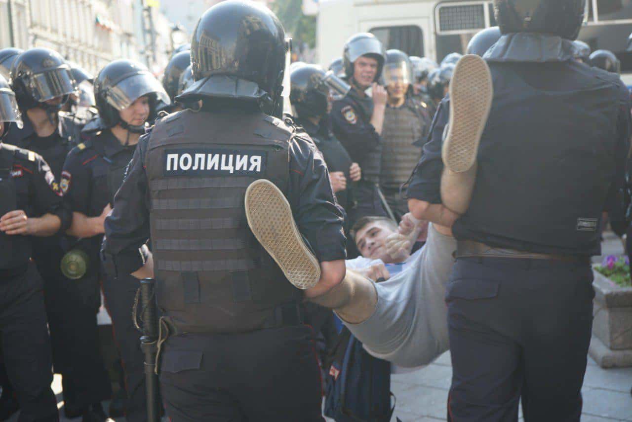 564 человека задержаны в центре Москвы