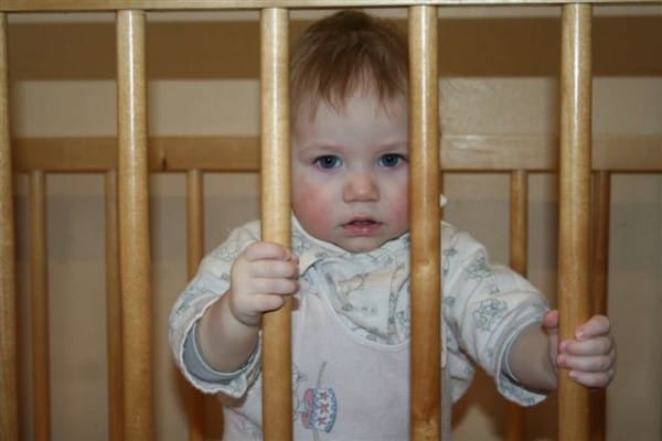 Сотрудники опеки, торговавшие сиротами в Екатеринбурге, сохранили свои должности и ходят на работу