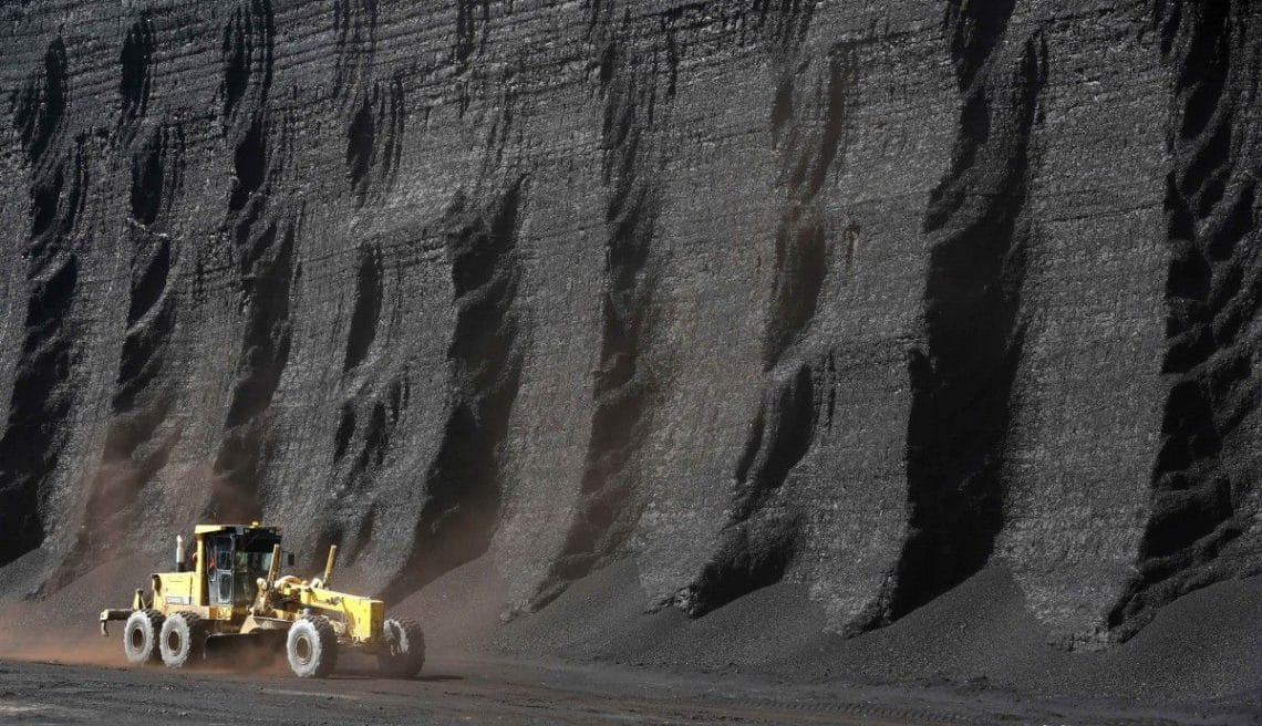 Украина из-за войны запретила экспортировать свой уголь, мазут и газ — кабмин