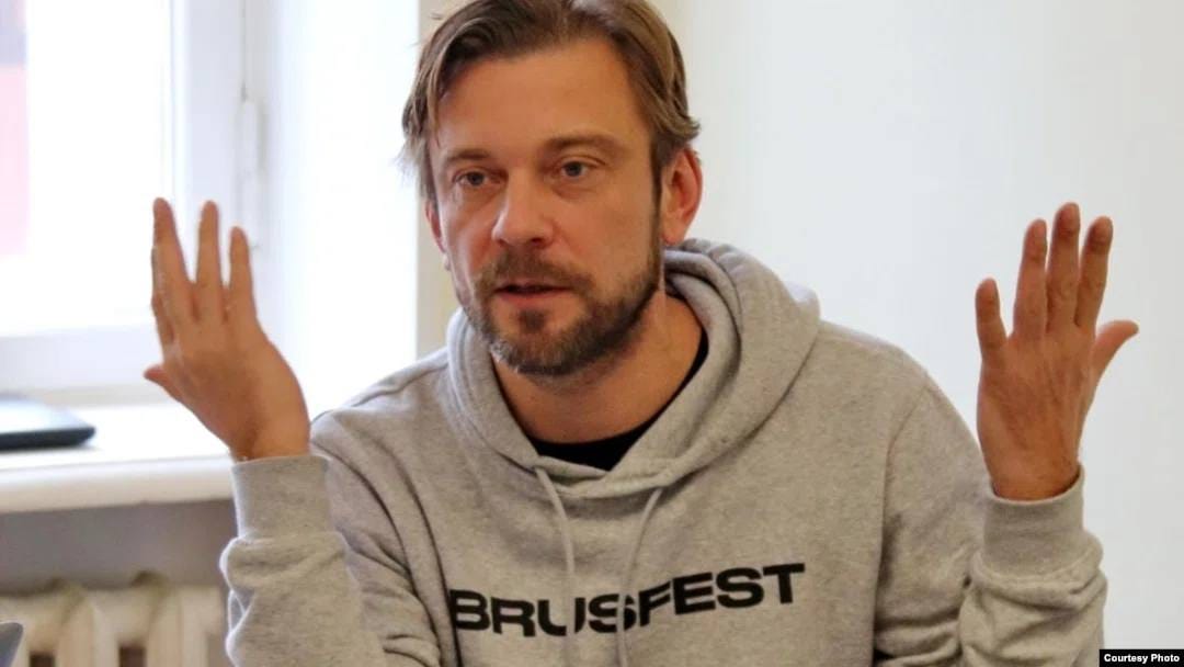 На драматурга Дурненкова и театрального критика Давыдову завели дела по статье о «дискредитации армии»