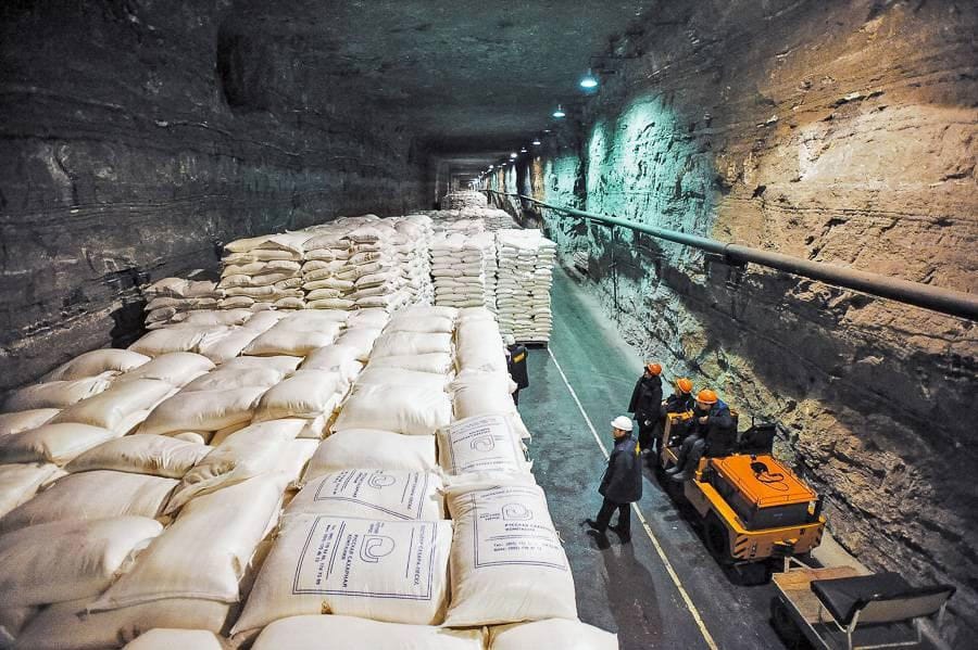 «Проект»: Стратегический запас России поделили несколько кланов из окружения Путина