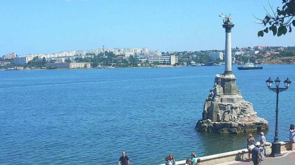 Губернатор аннексированного Севастополя заявил об атаке дронов на город