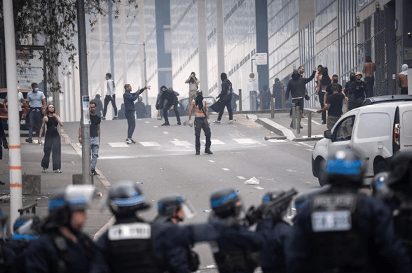 Безработица, социальное расслоение и гетто, которые нельзя называть. Почему именно Франция стала эпицентром беспорядков 