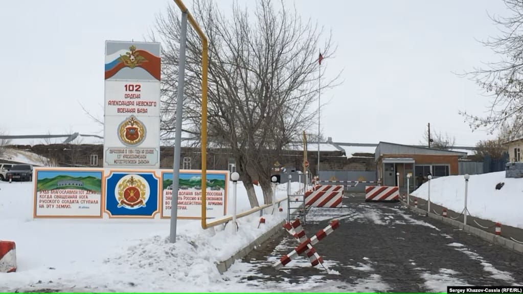 Военная полиция российской базы в армянском Гюмри задержала гражданина России. Это бывший военнослужащий, его обвиняют в побеге со службы
