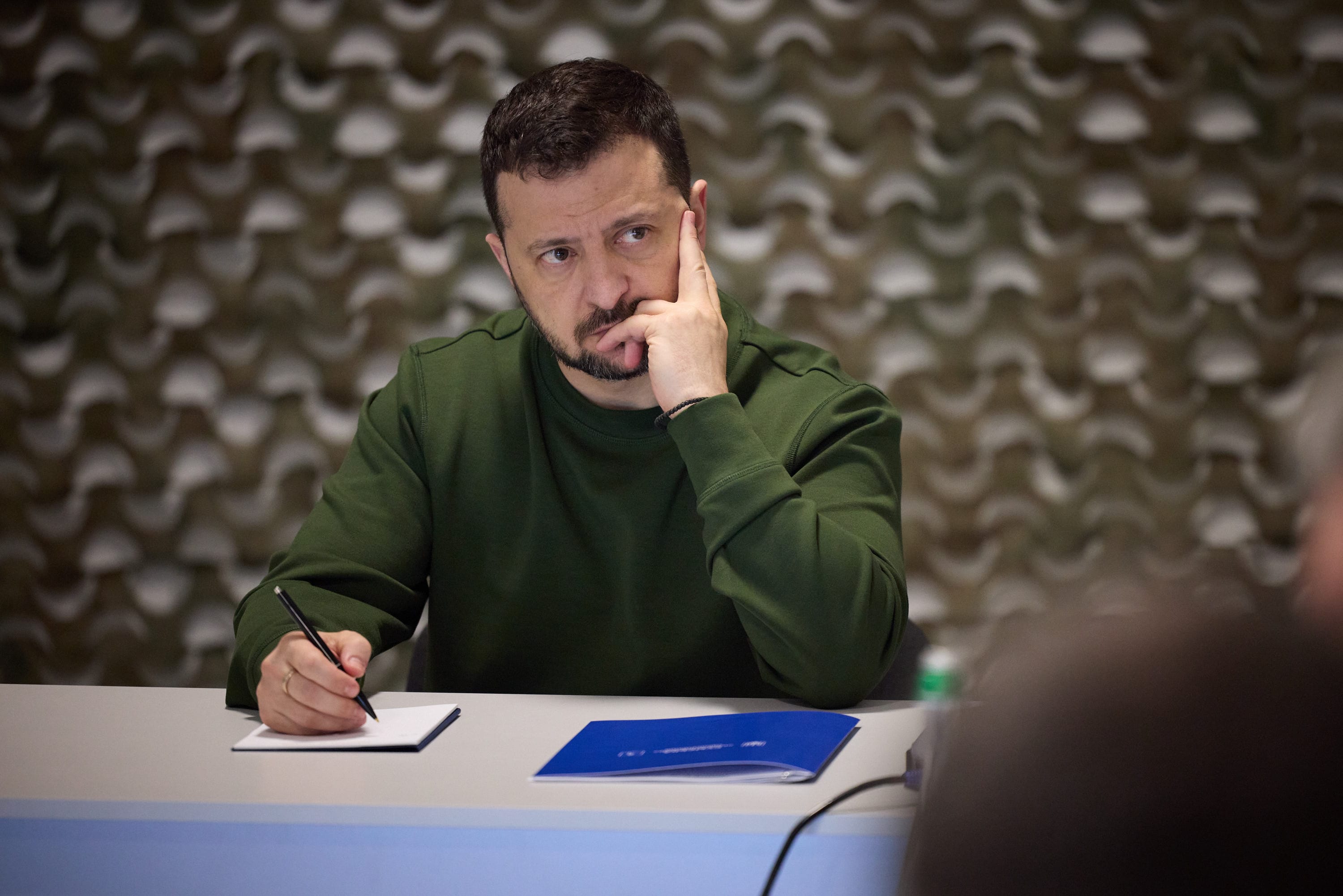  Зеленский: Украина планирует бить ракетами ATACMS по военным аэродромам в Крыму