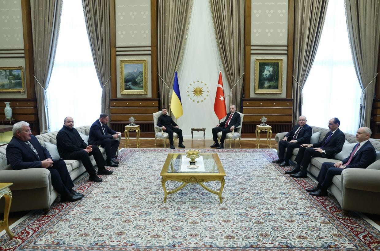 Фейк МИД РФ: в составе украинской делегации в Стамбуле нет опытных переговорщиков