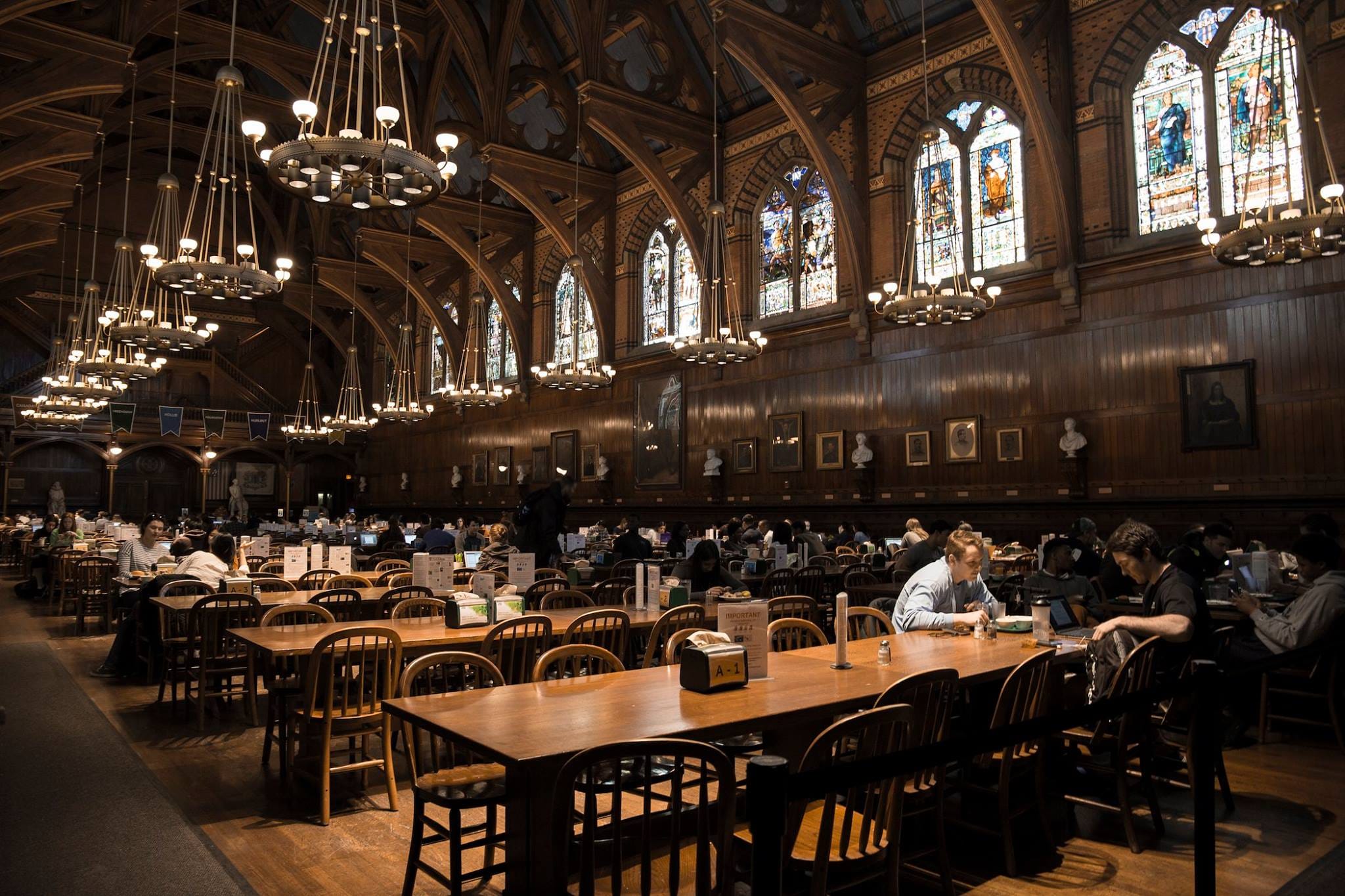 Гарвардский университет подал в суд на Белый дом, оспаривая запрет на обучение иностранных студентов