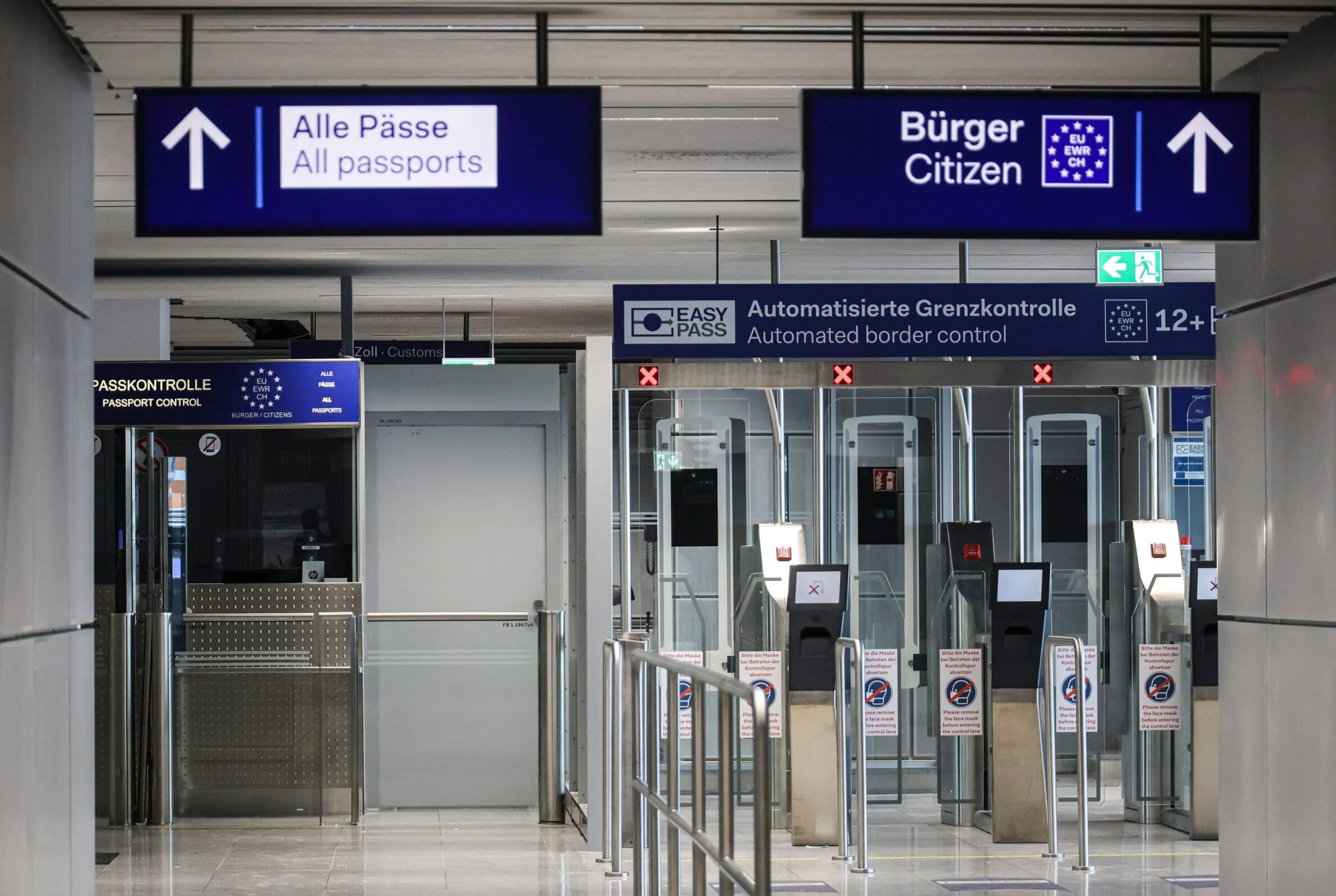 Евросоюз планирует запретить выдачу мультивиз россиянам, они смогут получать только однократные визы на въезд — Politico