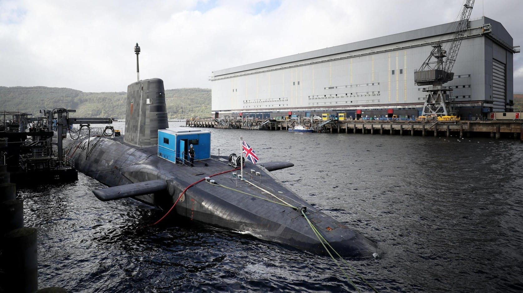 В Шотландии задержали двух человек, пытавшихся попасть на базу атомных подлодок. Один из задержанных, вероятно, гражданин Ирана