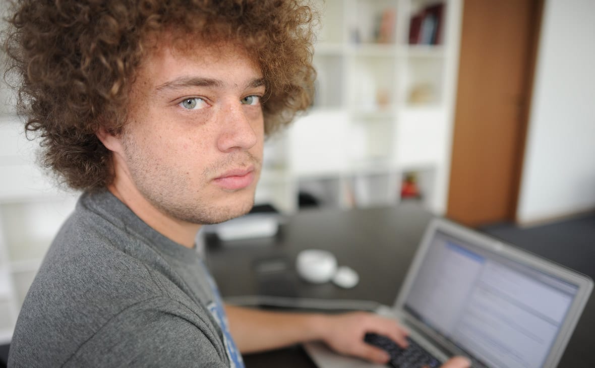 Суд оштрафовал Илью Варламова за публикацию, в которой он назвал «говнохранителями» представителей карельского ТСЖ