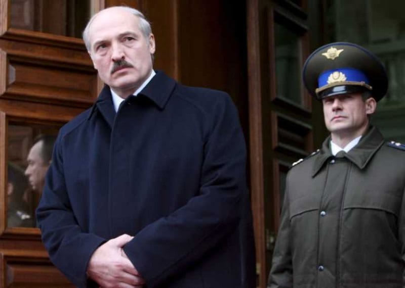 «Изменой будет переход на сторону Украины или сдача в плен». Эксперты о том, зачем в Беларуси вводят смертную казнь для чиновников и военных