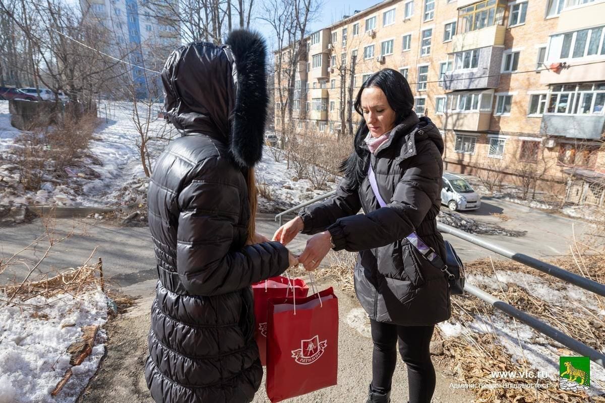 War widows in Russia’s Vladivostok gifted salami packages as government support measure