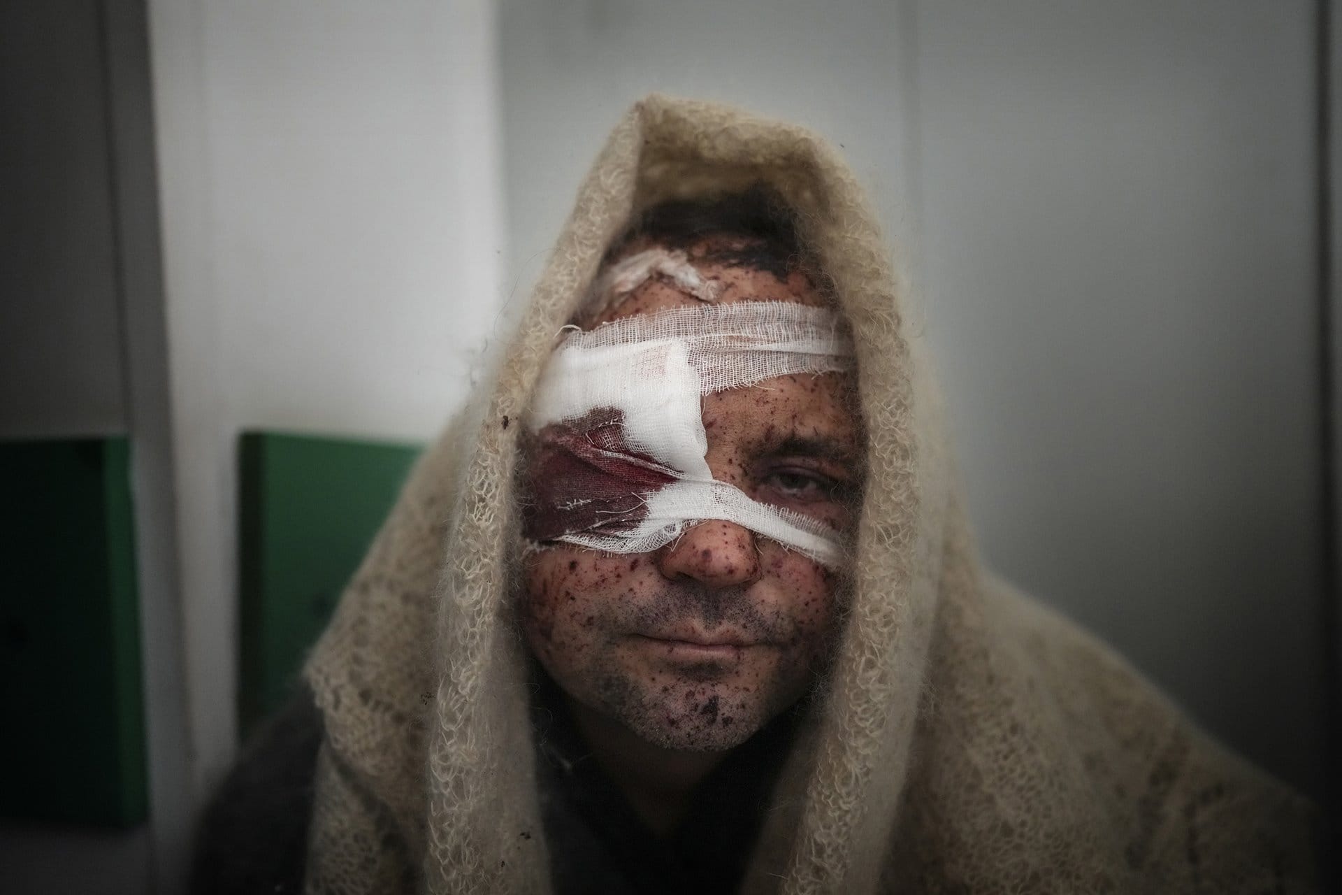 Ukrainian photographer Evgeniy Maloletka's report on the siege of Mariupol wins World Press Photo award