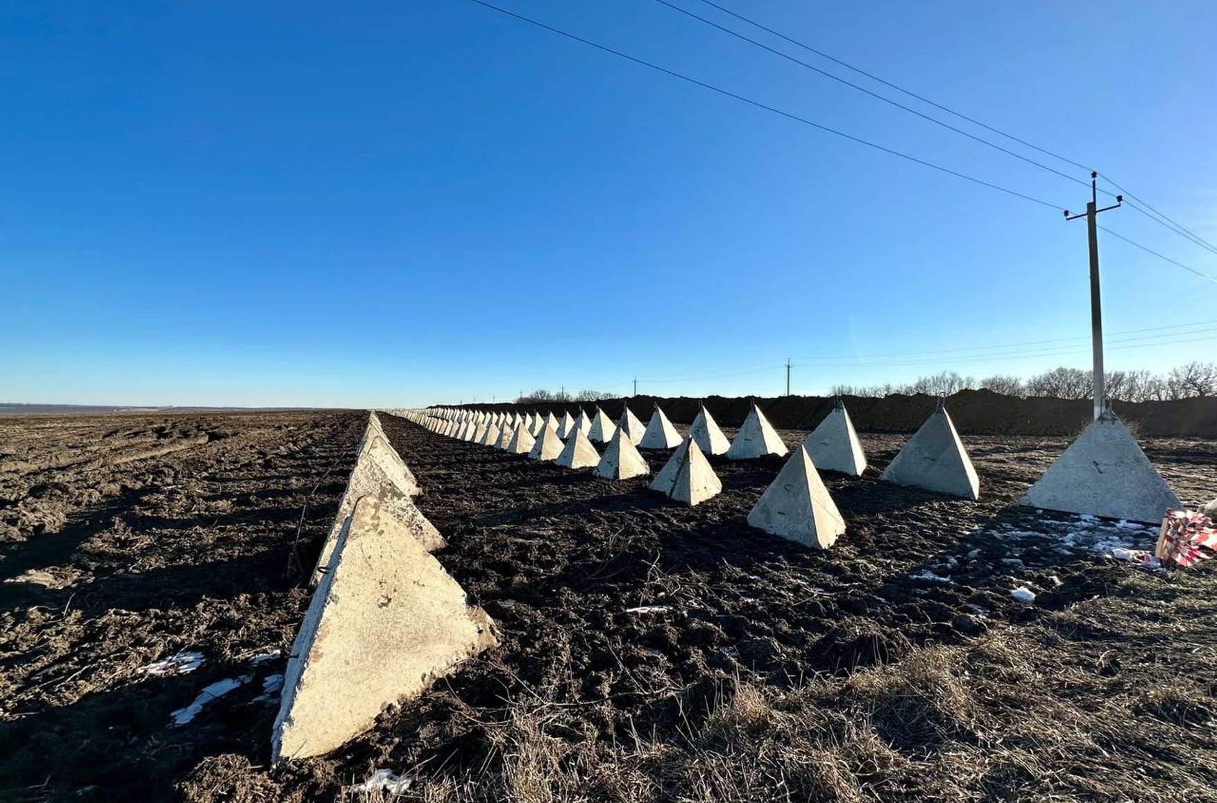 Pyramid builders: Russia spends billions on useless defense fortifications