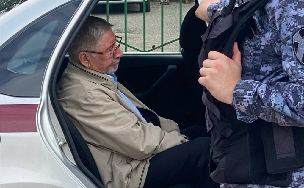 Во Всеволожске нашли мертвым 76-летнего мужчину, задержанного за поджог военкомата. По предварительным данным, он покончил с собой