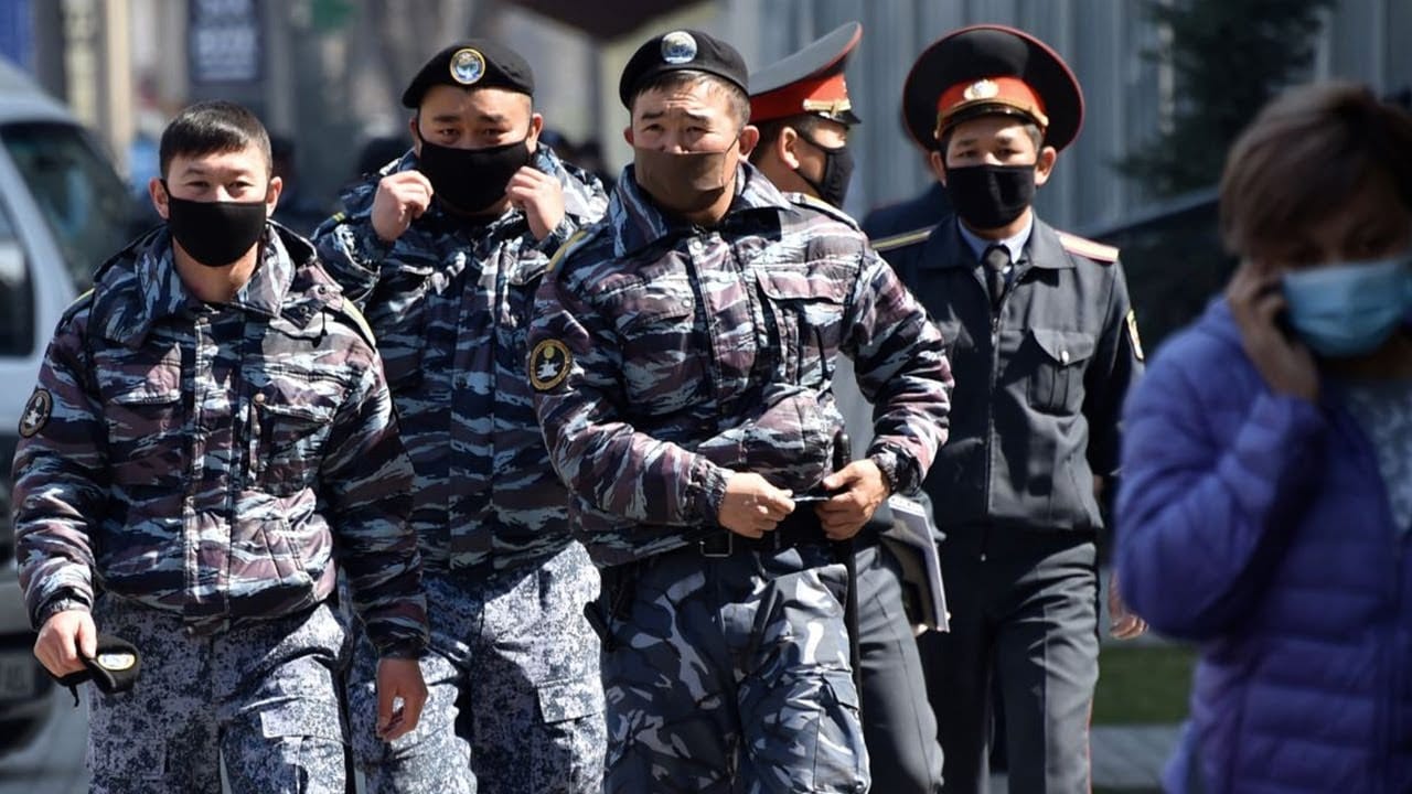 В Кыргызстане силовики пришли с обысками к журналистам Temirov Live и других изданий