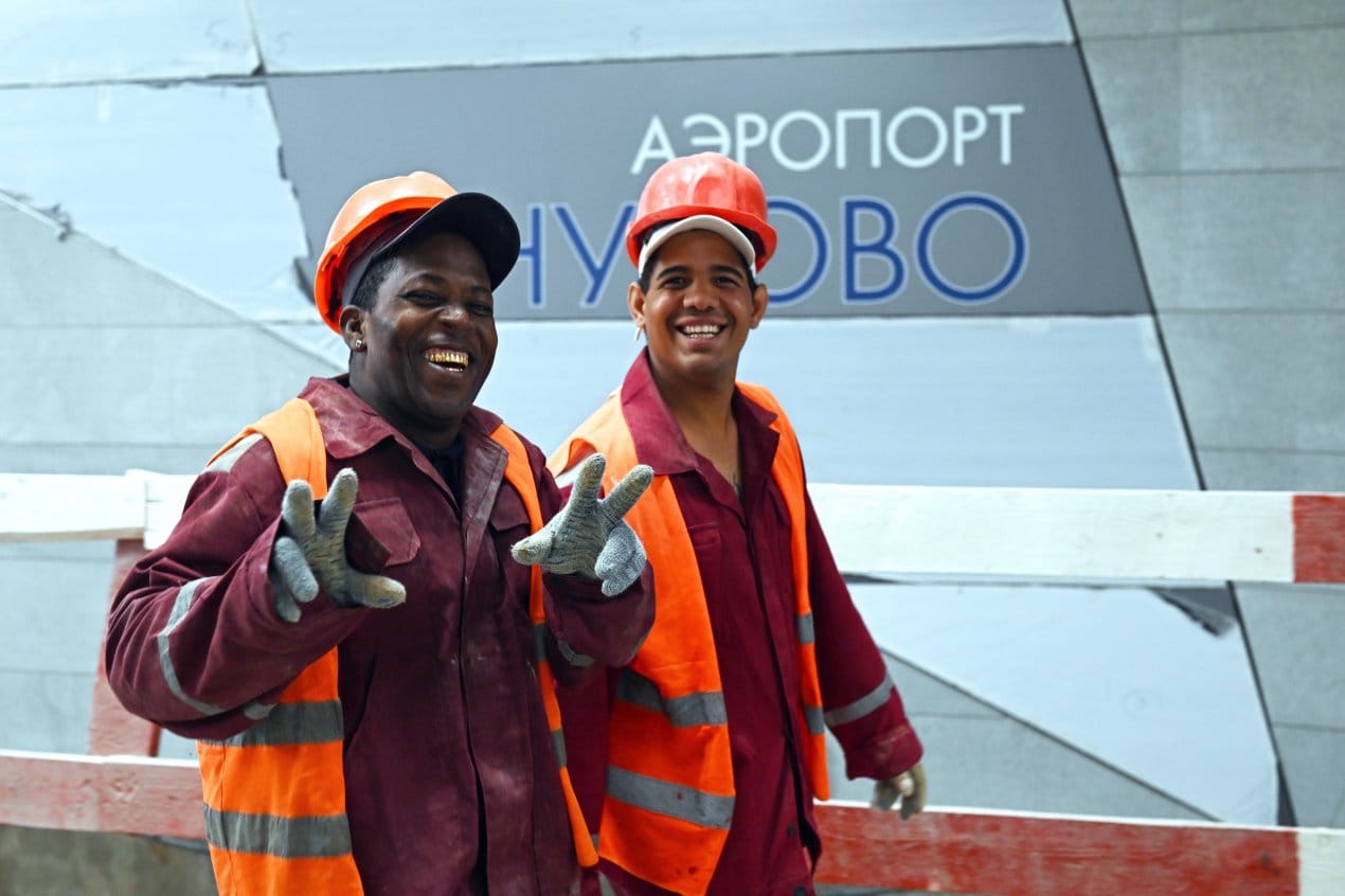Власти Санкт-Петербурга ищут будущих трудовых мигрантов в Бурунди и Буркина-Фасо из-за нехватки кадров