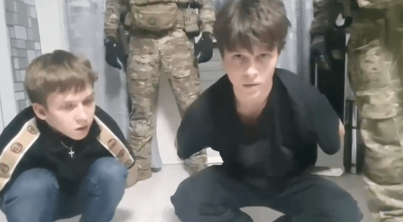 Подростки сожгли военный вертолет Ми-8 на омской авиабазе и были задержаны — «База»