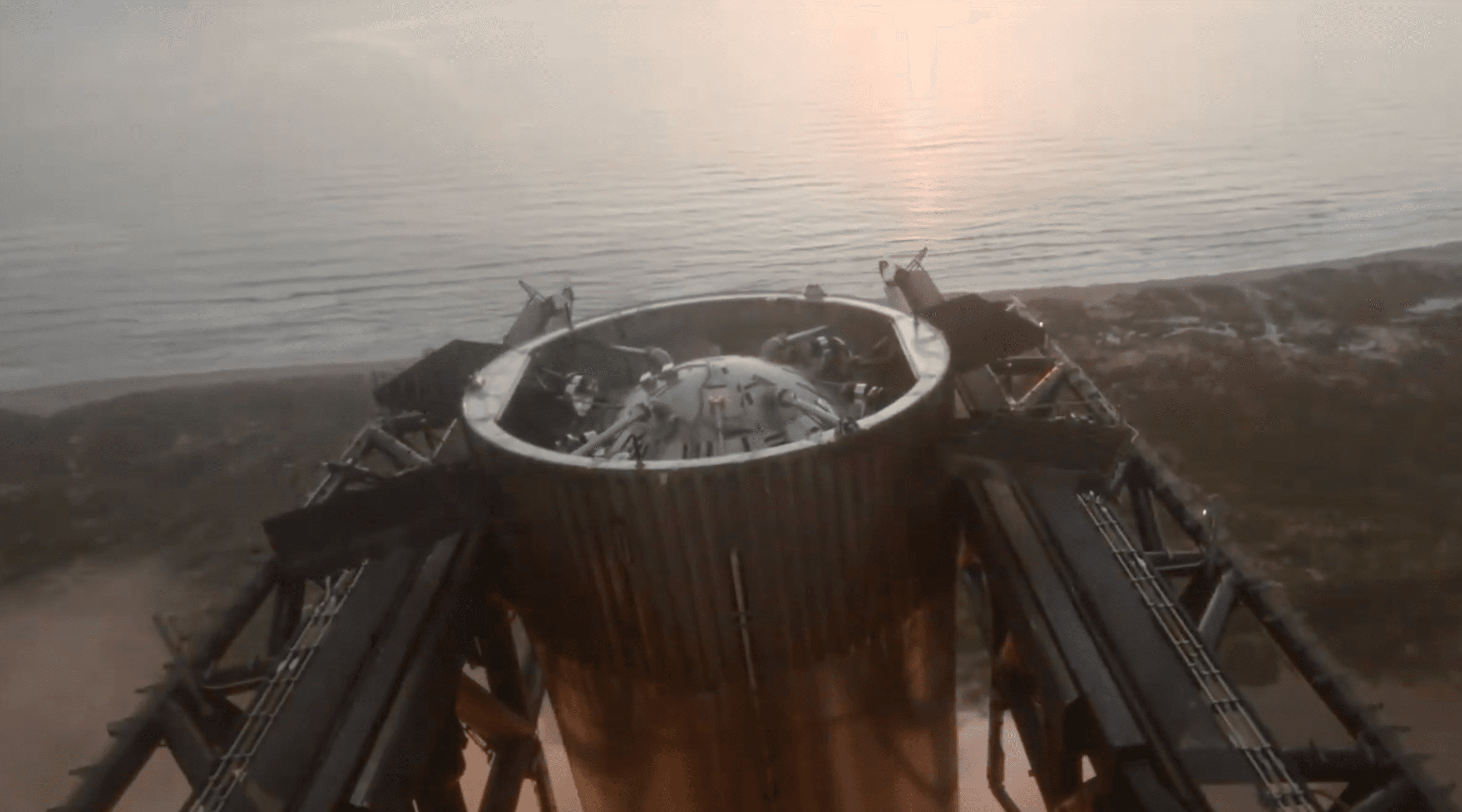 «Эта посадка войдет в историю». SpaceX успешно завершила пуск ракеты Starship Super Heavy, впервые механически «поймав» ускоритель 