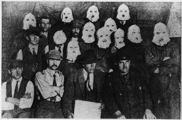 Polite comrades: How Moscow pioneered the use of “little green men” in Estonia a century ago