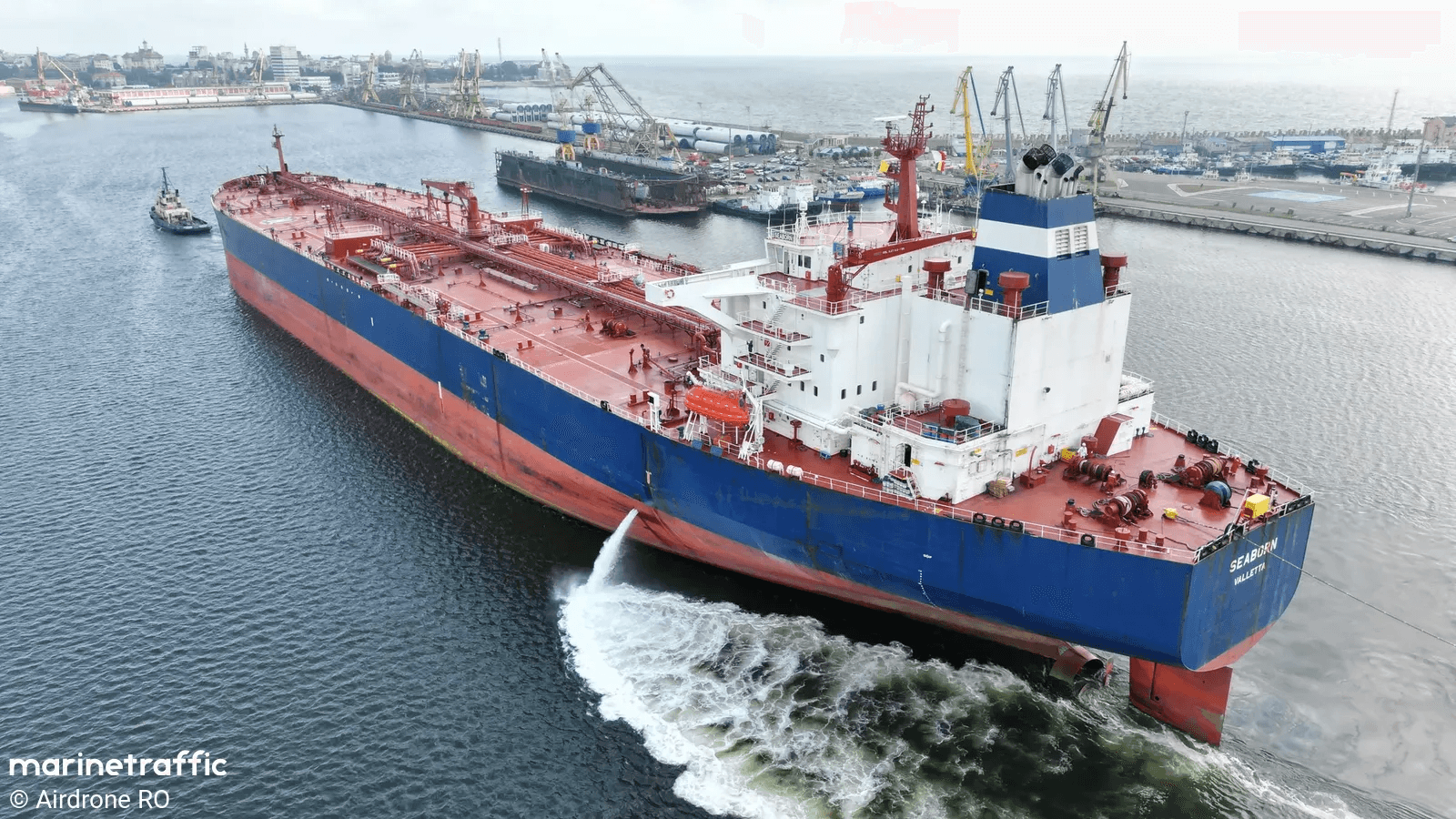 Unregistered “shadow fleet” tanker with 100,000 tons of oil nears Denmark, could face seizure under maritime law