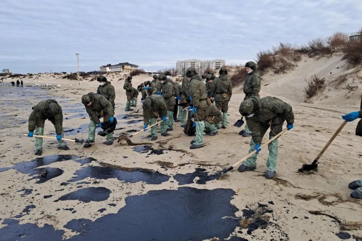 Росприроднадзор опубликовал «опровержение» об утечке мазута из затонувшего танкера в Чёрном море, в котором ничего не опроверг