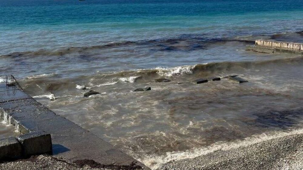 Из обломков судов, потерпевших крушение в Керченском проливе, продолжают течь нефтепродукты — эксперт