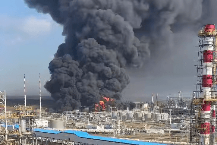 Industry expert links gasoline shortage in Russian Far East to disruption caused by Ukrainian refinery strikes