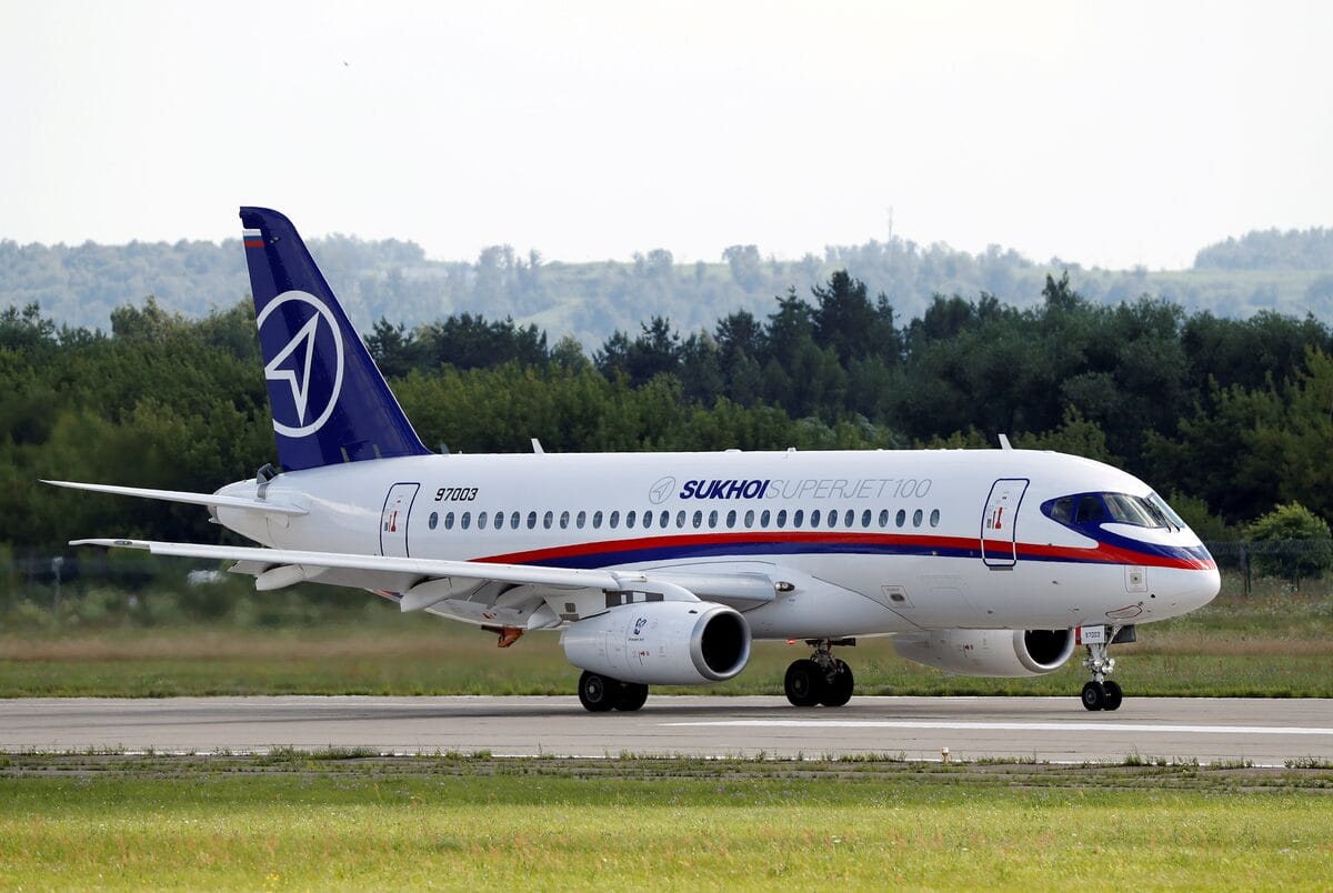 Россия и Индия договорились о совместном производстве авиалайнеров Superjet