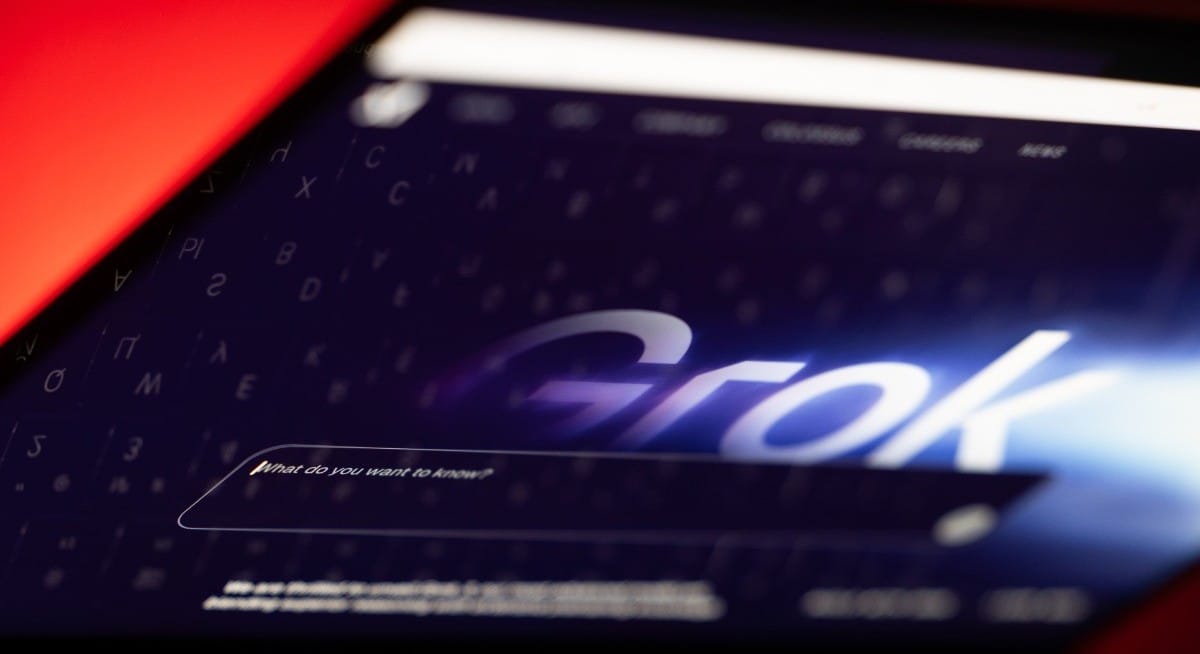 NYT: За девять дней чат-бот Илона Маска Grok выложил в открытый доступ минимум 1,8 млн сексуализированных изображений девочек и женщин