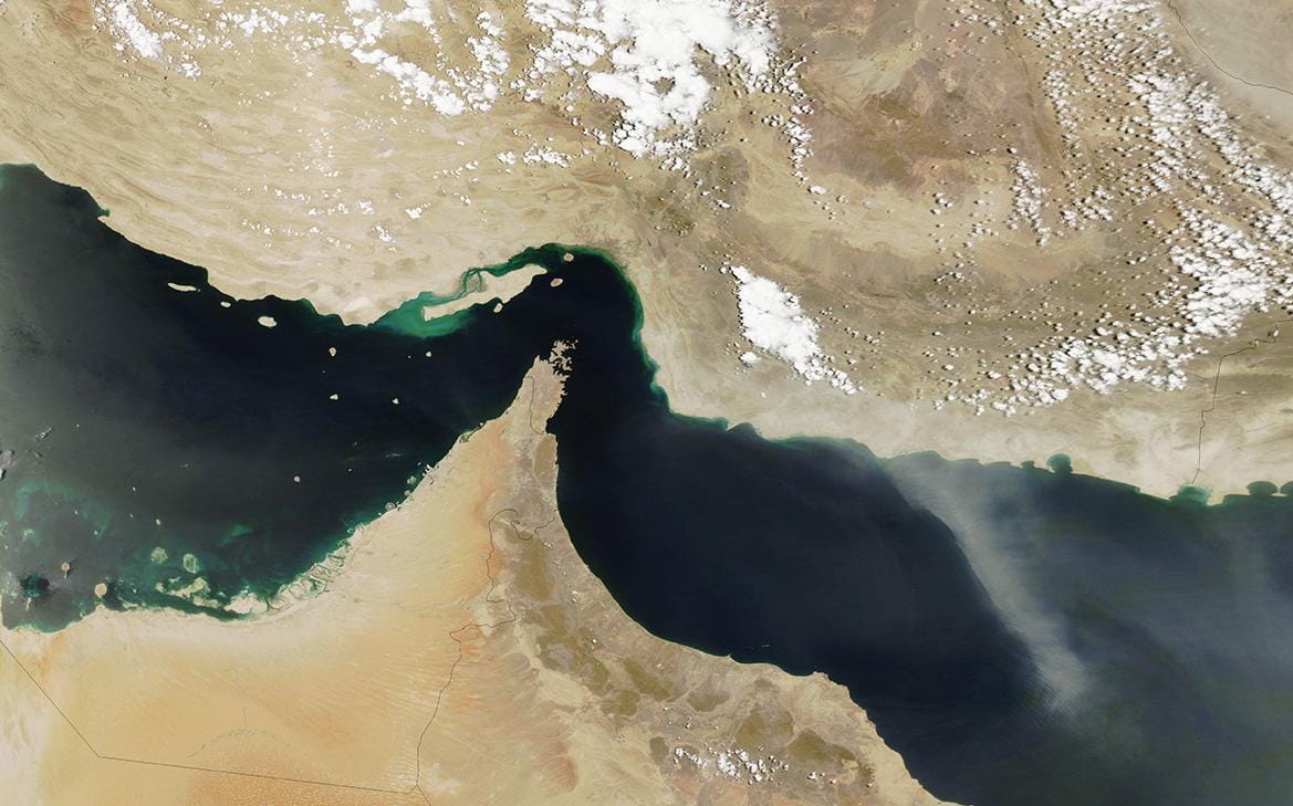 «Зомби-танкер» прошел через Ормузский пролив, выдавая себя за списанный газовоз