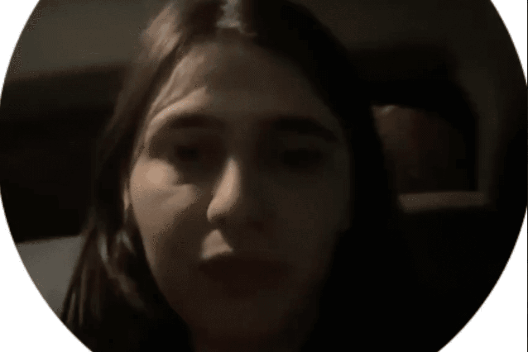 Сбежавшую из Чечни девушку попытались похитить в Новосибирске. Она поехала в полицию и перестала выходить на связь — СК SOS