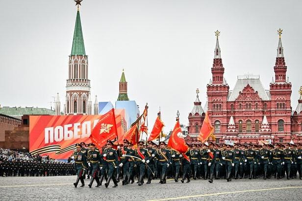 Главы четырех стран подтвердили свое участие в Параде Победы 9 мая. В прошлом году его посетили лидеры 27 стран